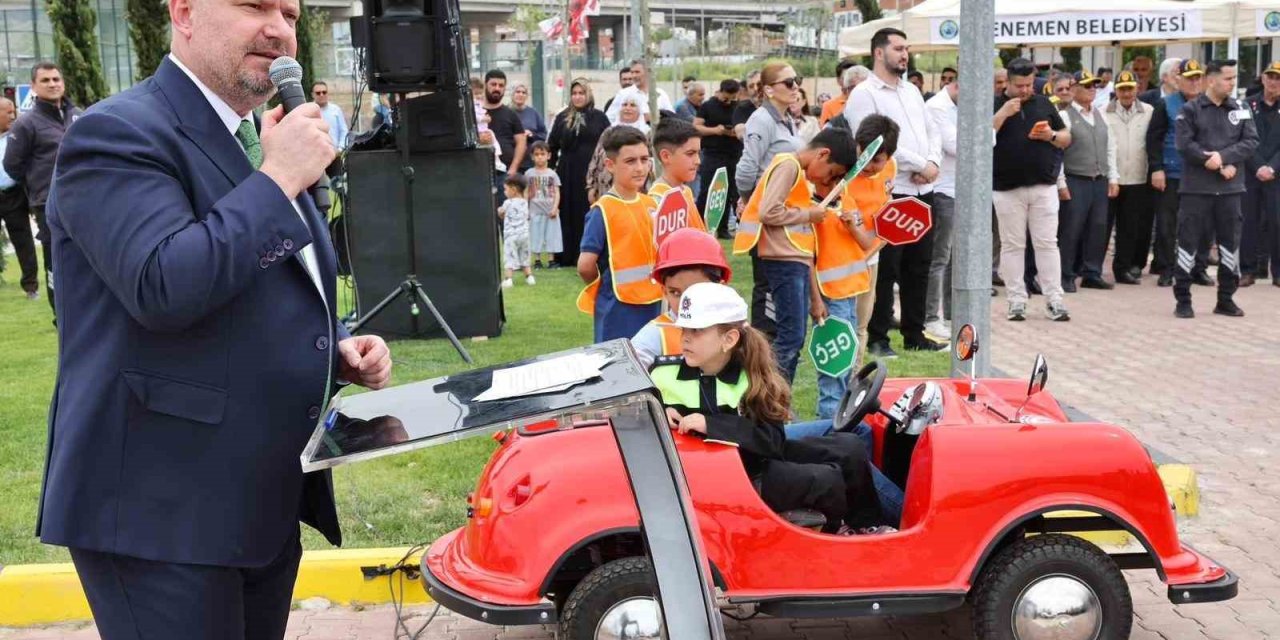 Asarlık Trafik Eğitim Parkuru’nda her gün 50 çocuk kuralları öğreniyor