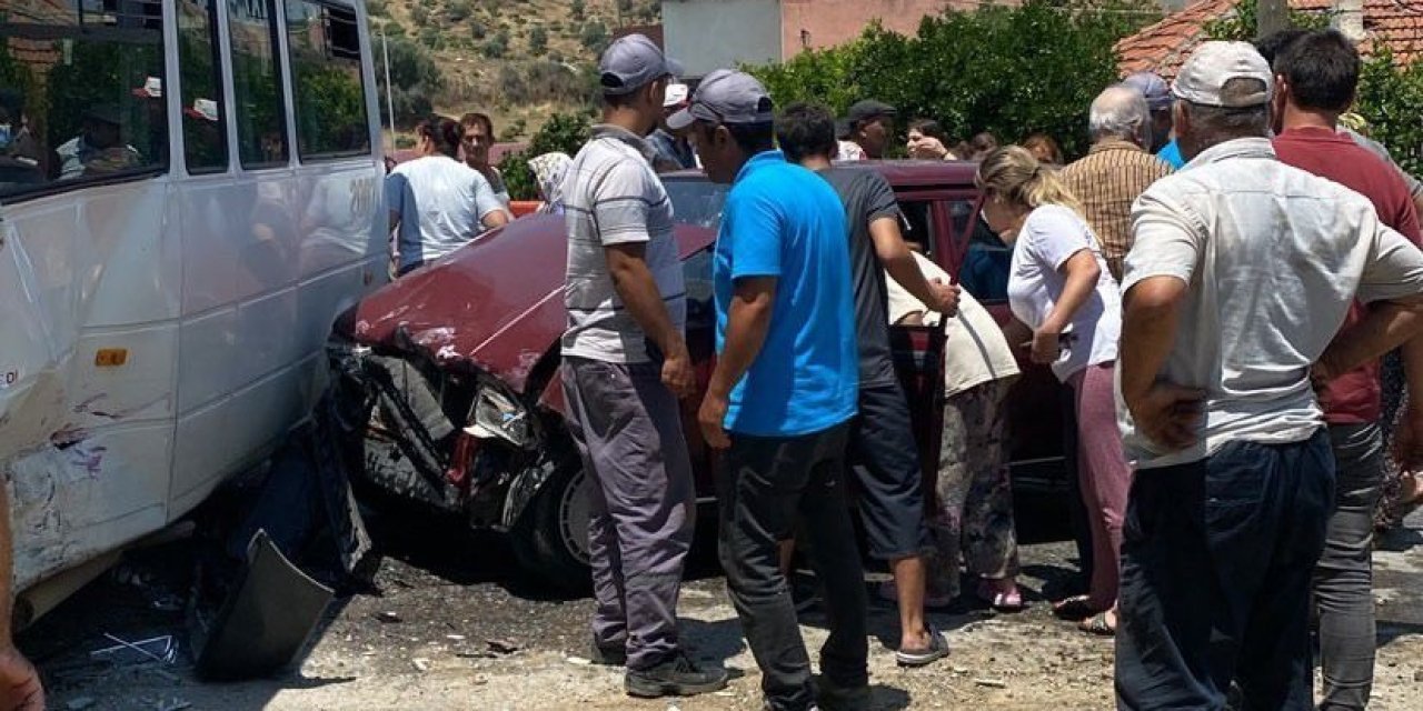 Bozdoğan’da işçi servisi ile otomobil çarpıştı:3 yaralı