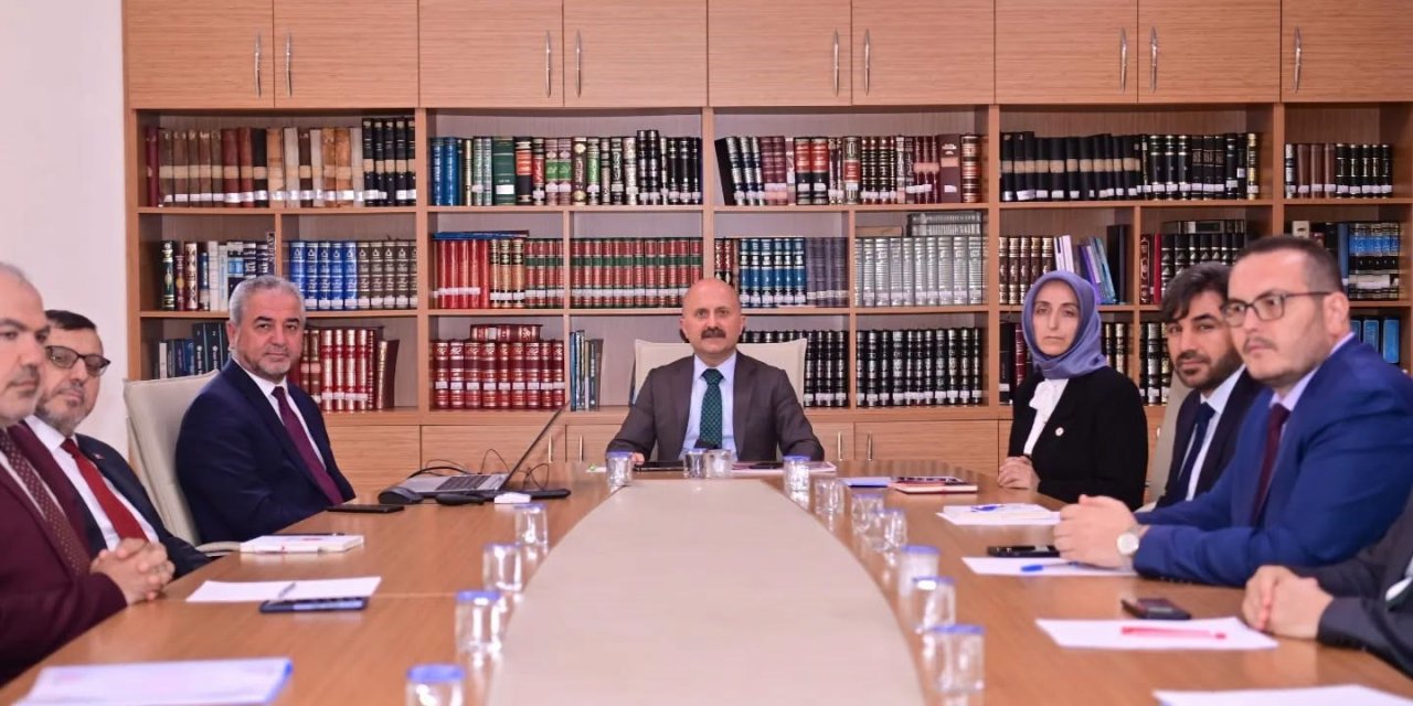 Vali Varol, İl Müftülüğü’nde yürütülen hizmetler hakkında bilgi aldı