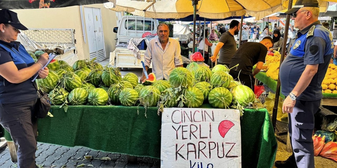 Efeler’deki pazarlarda etiket ve fiyat denetimi yapıldı