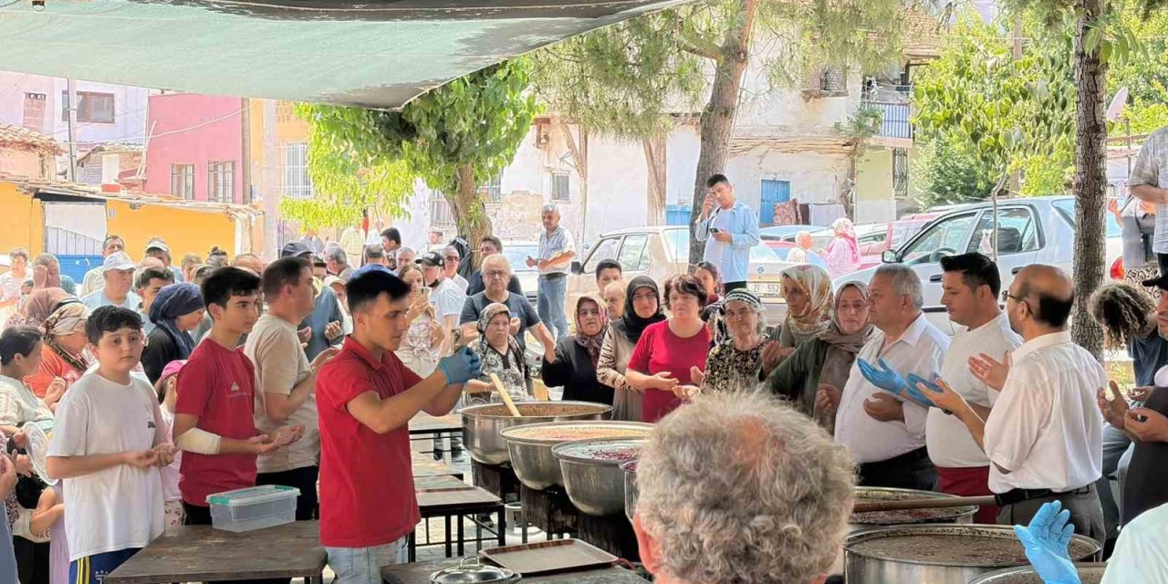 Güroluk Mahallesi’nde 34 yıllık aşure geleneği yaşatılıyor