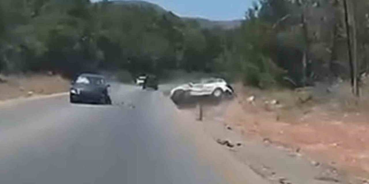 Bodrum’da 2 kişinin yaralandığı kaza anı kamerada