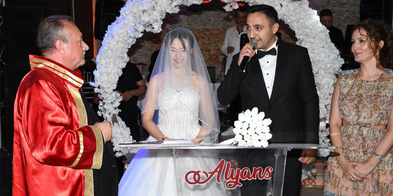Nikah mizanseni  kahkahaya boğdu