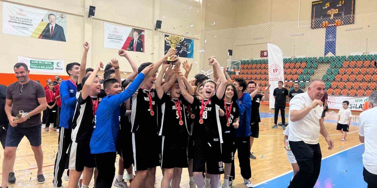 Minikler Hentbol Türkiye Şampiyonası Kuşadası’nda tamamlandı