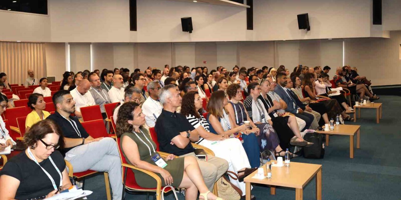 Küresel sorunlara İzmir’den ortak akıl