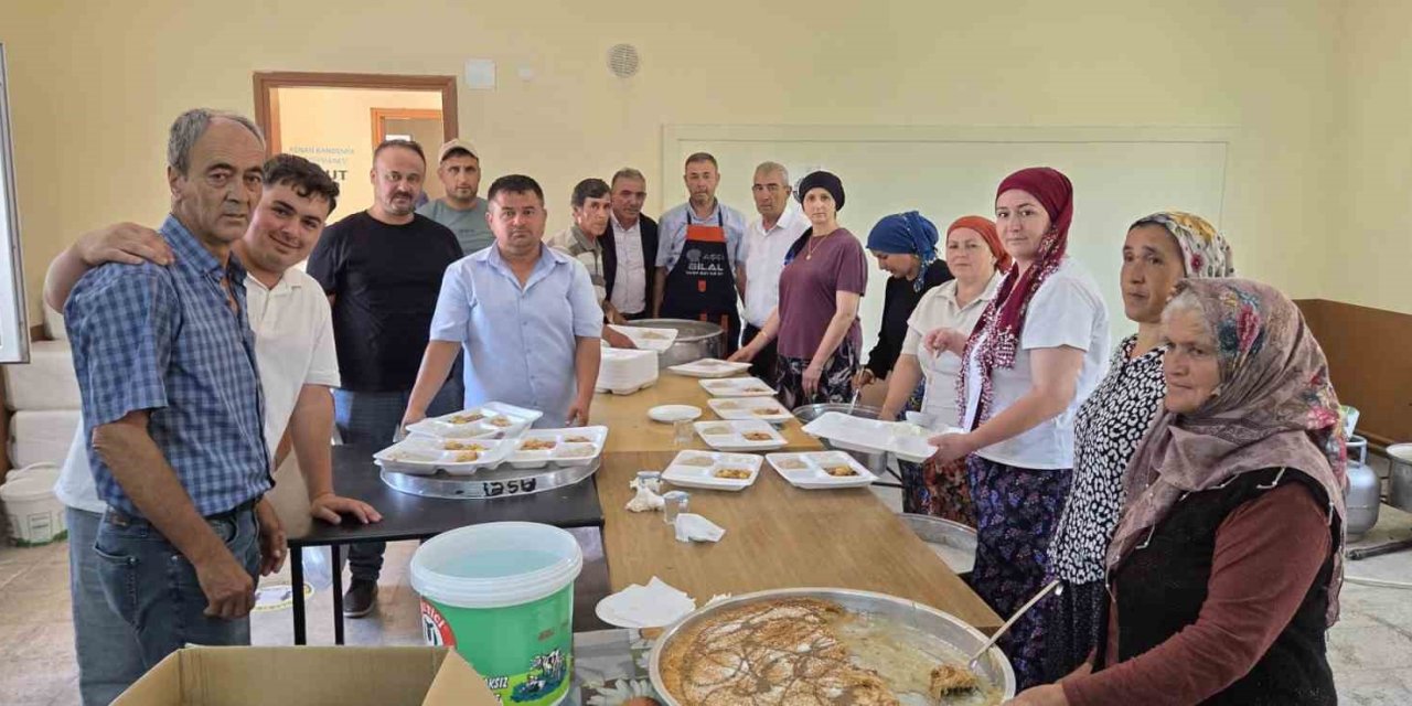 Gördes’te geleneksel köy hayrına yoğun ilgi