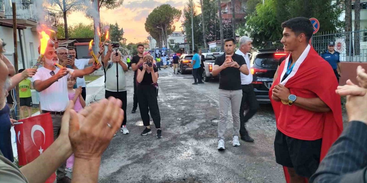 Dünya şampiyonu Karahan, Köyceğiz’de coşkuyla karşılandı