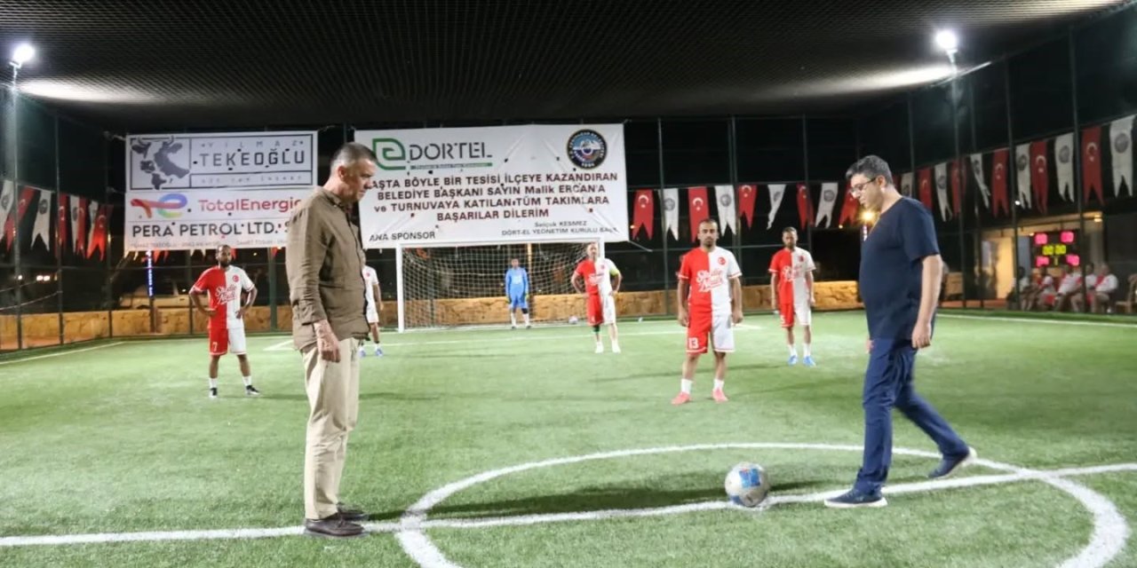 Yenipazar’da Mahmut Öz Halı Saha Turnuvası başladı