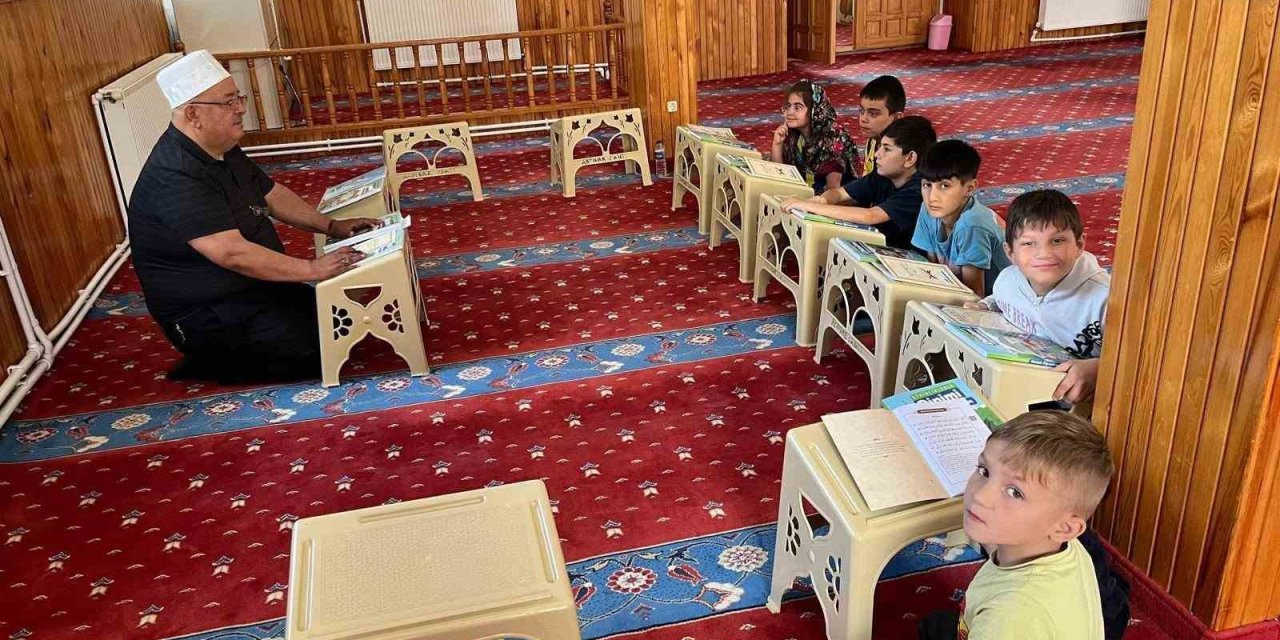 Emet’te Yaz Kur’an Kurslarına yoğun ilgi