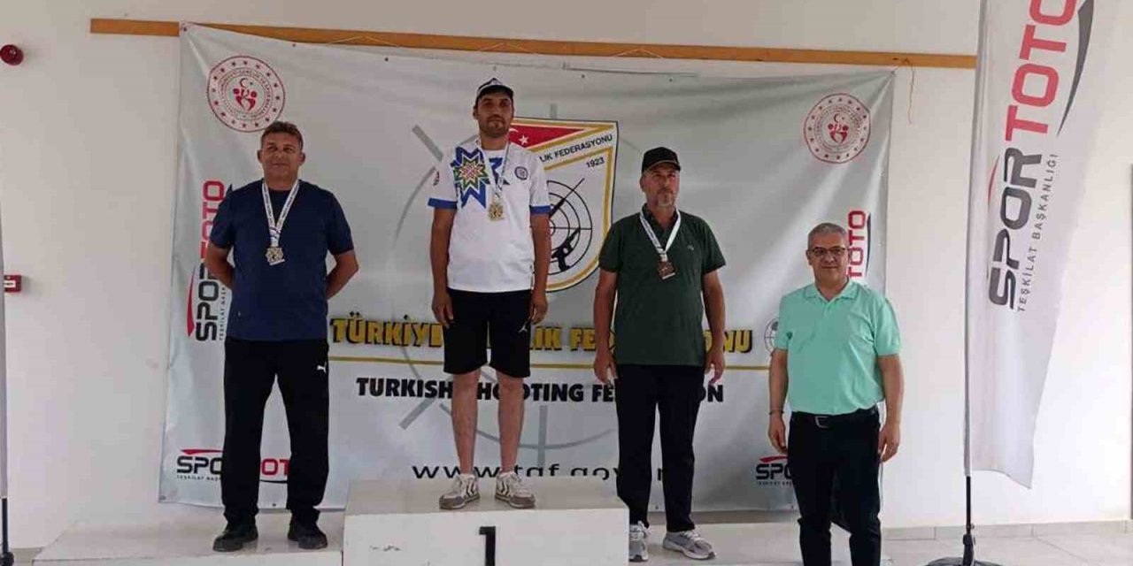 Büyükşehir sporcularından çifte başarı