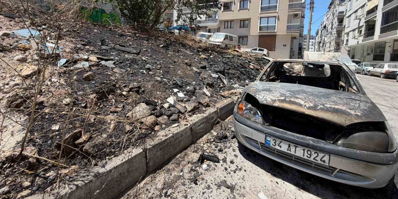 Çöplük alanda çıkan yangın otomobili küle çevirdi