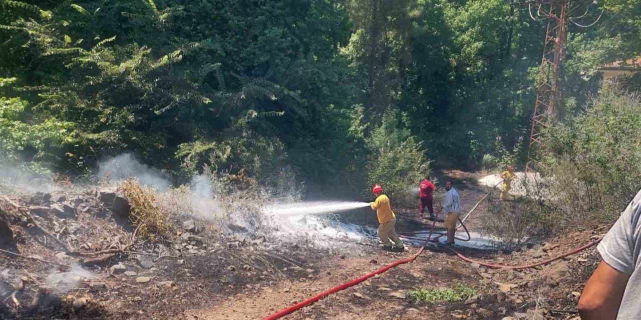 Marmaris’te çıkan yangın ormana sıçramadan söndürüldü