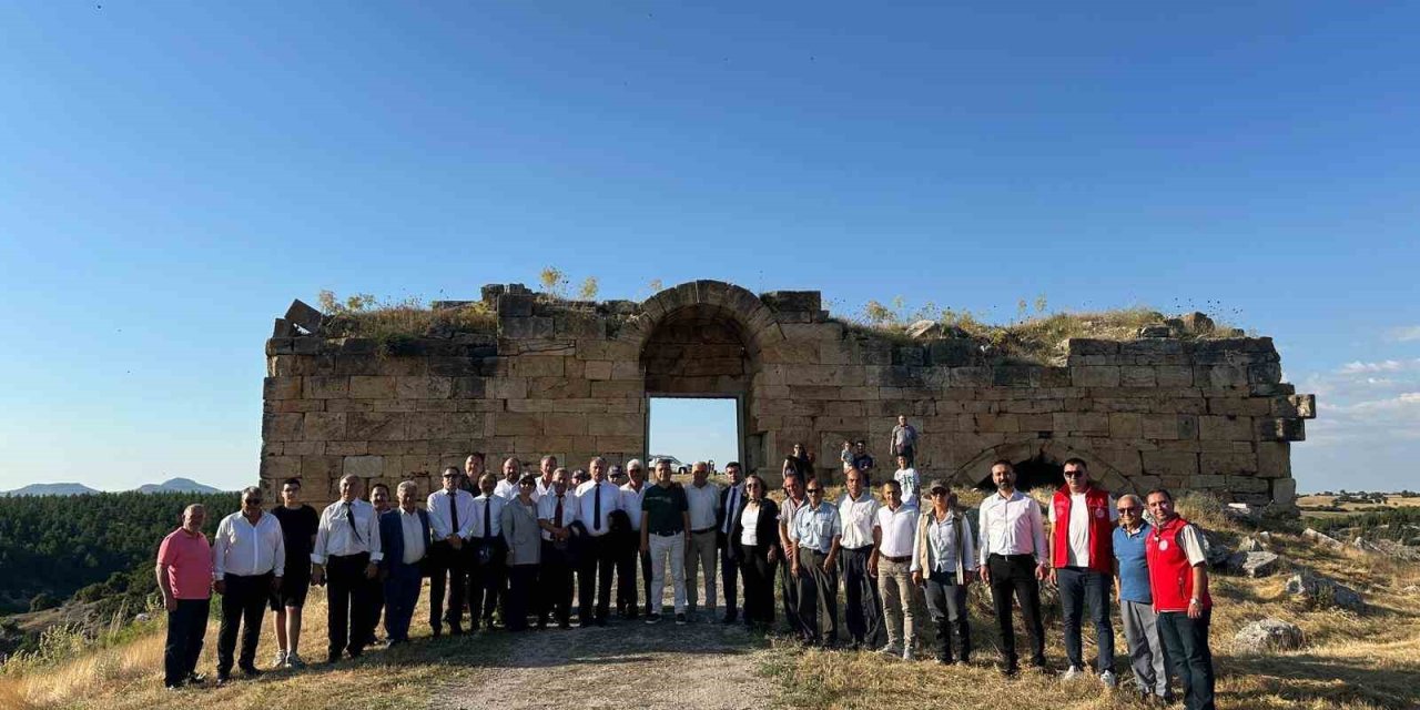 Uşak İl Genel Meclisi toplantısı ilk kez Blaundos Antik Kenti’nde yapıldı