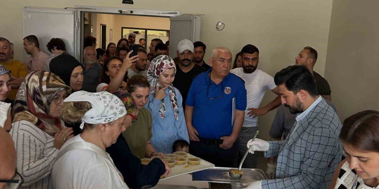 Kütahya Şehir Hastanesi’nde bin kişilik aşure ikramı