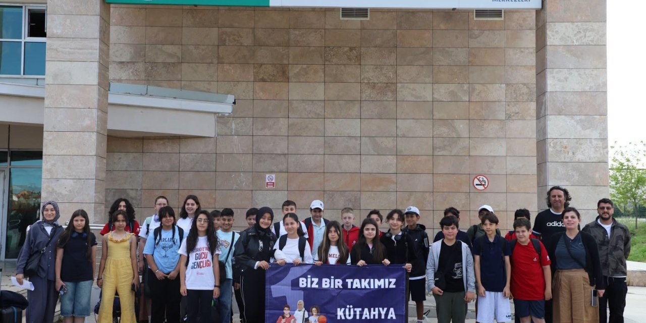 Kütahyalı gençler "Biz Bir Takımız" projesi kapsamında Kırklareli’ne uğurlandı