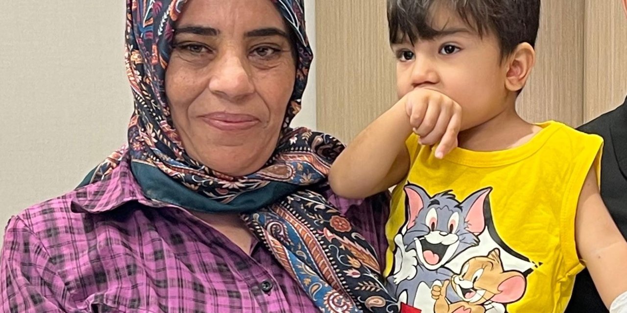 İki evladını kaybetti, üçüncü çocuğuna böbreğiyle can oldu