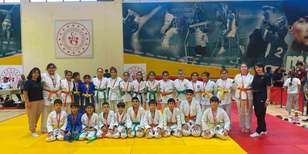 Salihli’den 21 madalyalık zafer