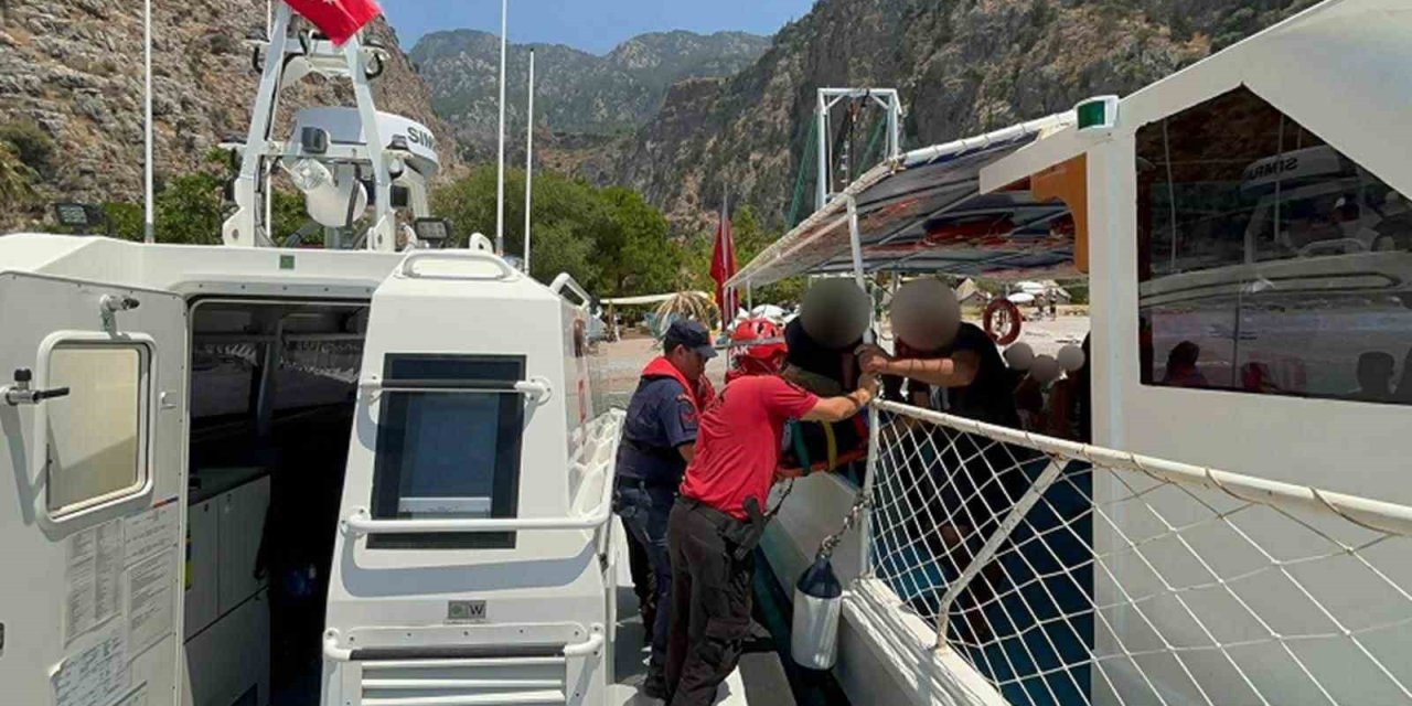 Kelebekler Vadisine düşen ve yaralanan paraşütçüye tıbbi tahliye gerçekleştirildi