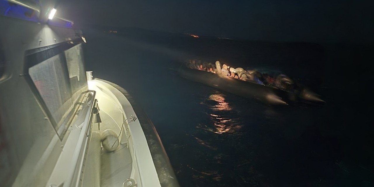 İzmir açıklarında 41 düzensiz göçmen ve 1 göçmen kaçakçısı yakalandı