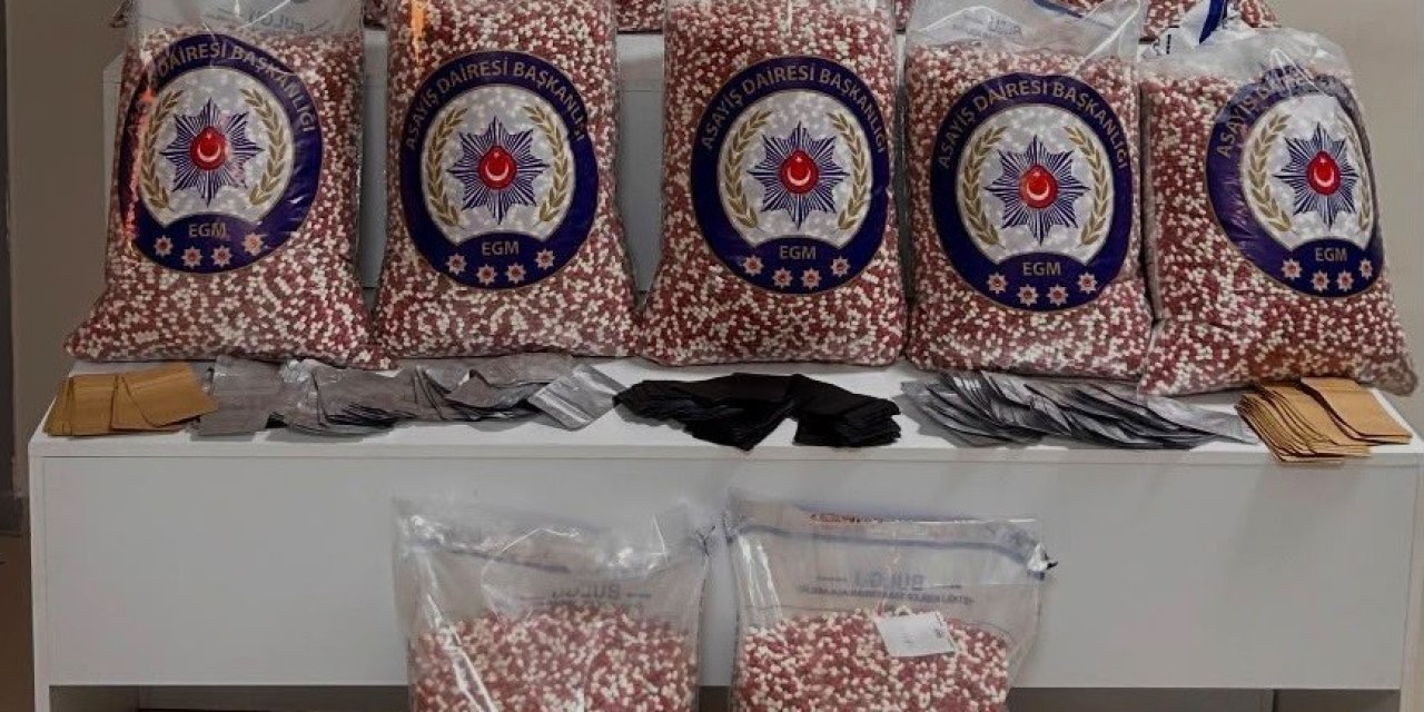 Önce taksi, sonra eve baskın: 280 bin uyuşturucu hap ele geçirildi