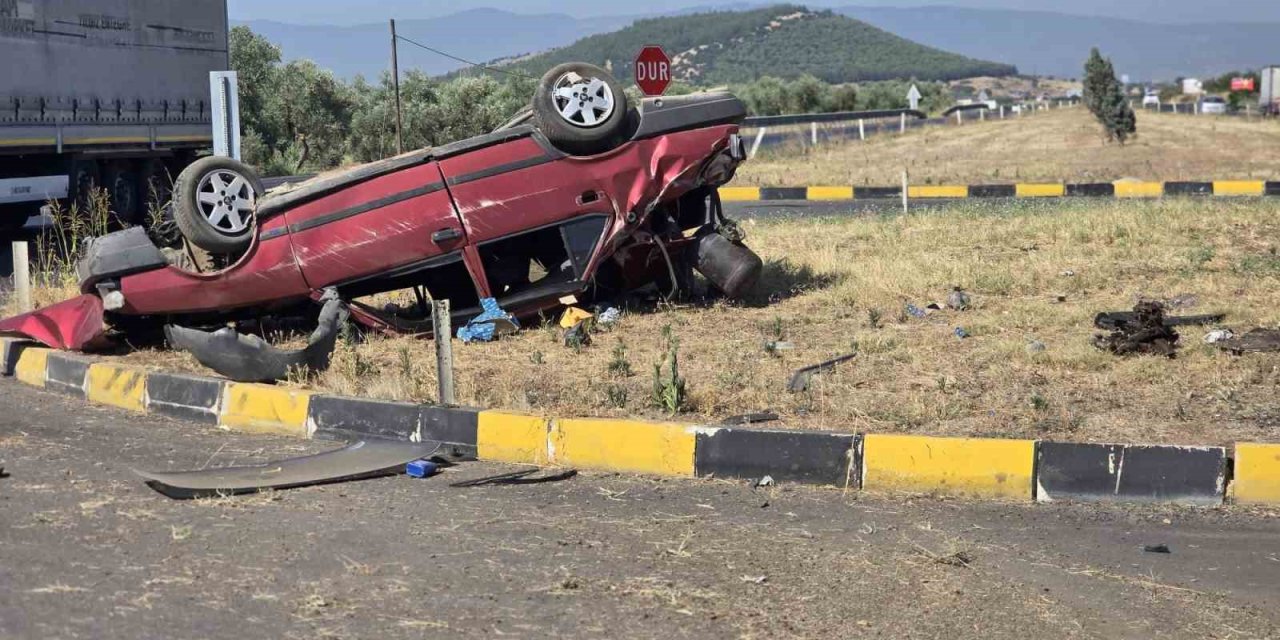 İzmir’de otomobil kazada ters döndü: 1 yaralı
