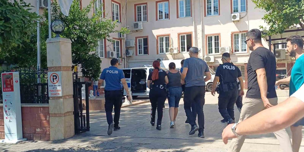 Kimlik vermek istemeyen kadın polislere zor anlar yaşattı
