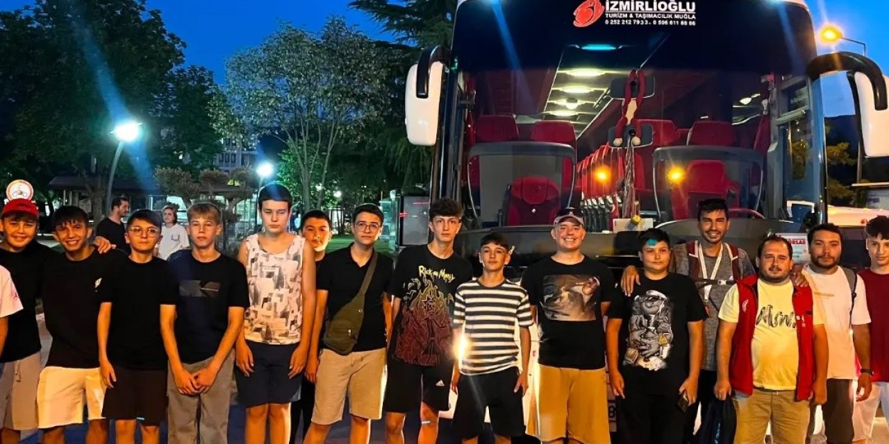 Menteşeli gençler Akdeniz’in maviliğinde buluşmak için yola çıktı