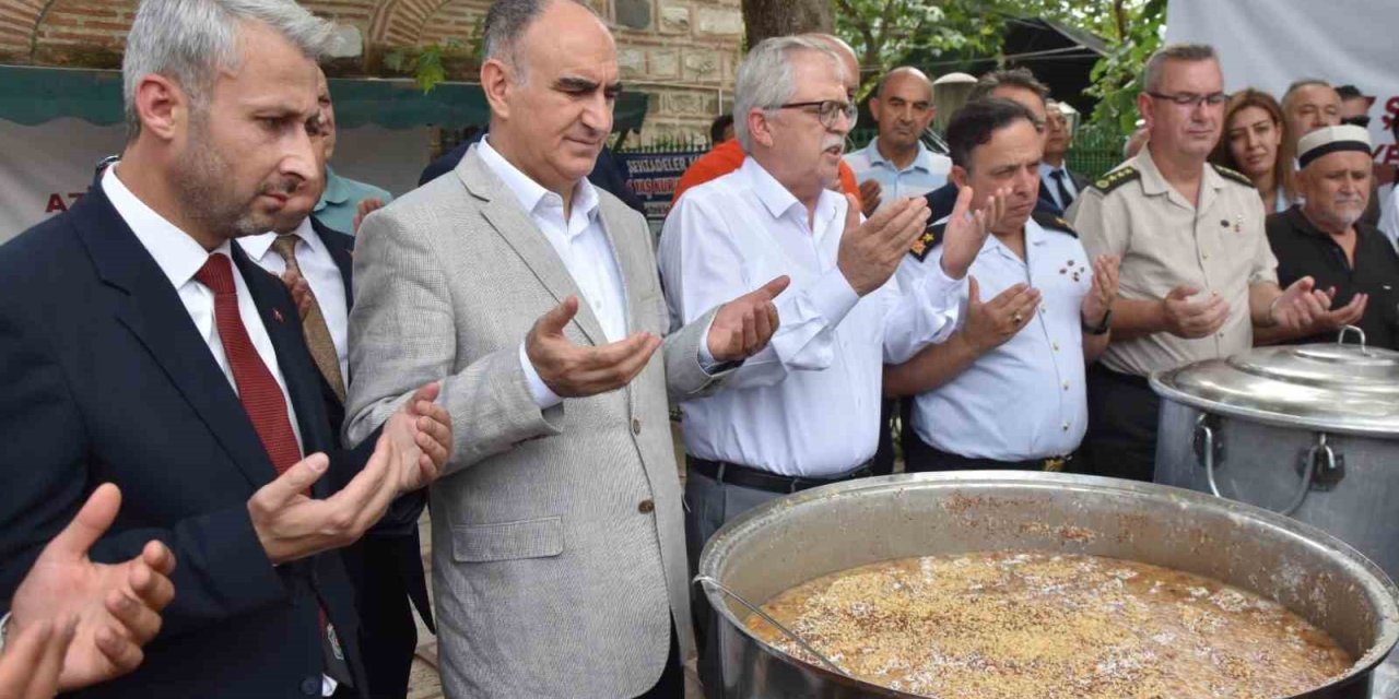Şehit aileleri ve gazilerden aşure hayrı