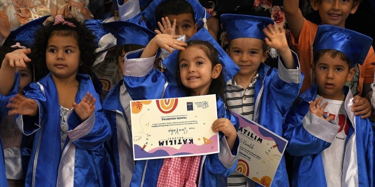 Anne Baba Çocuk Merkezi’ndeki minikler mezun oldu