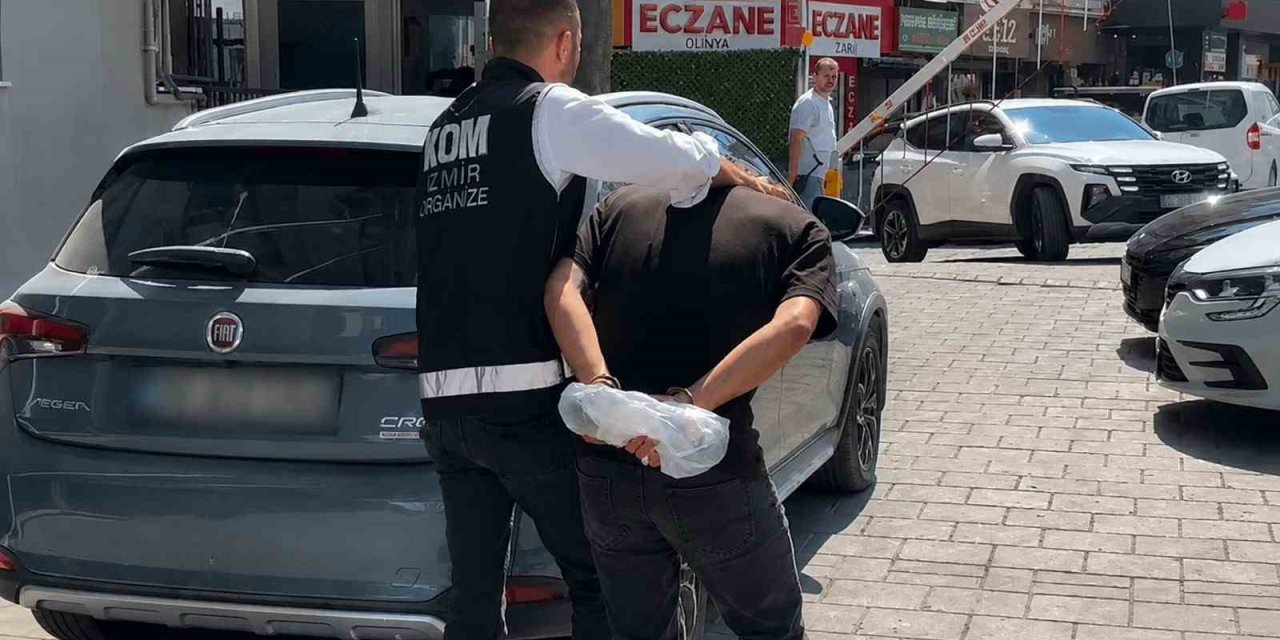 Torbalı’da oto galeriyi kurşunlayan 2 şüpheli tutuklandı