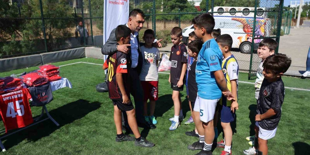 Şehzadeler’de geleceğin yıldızları sahaya indi