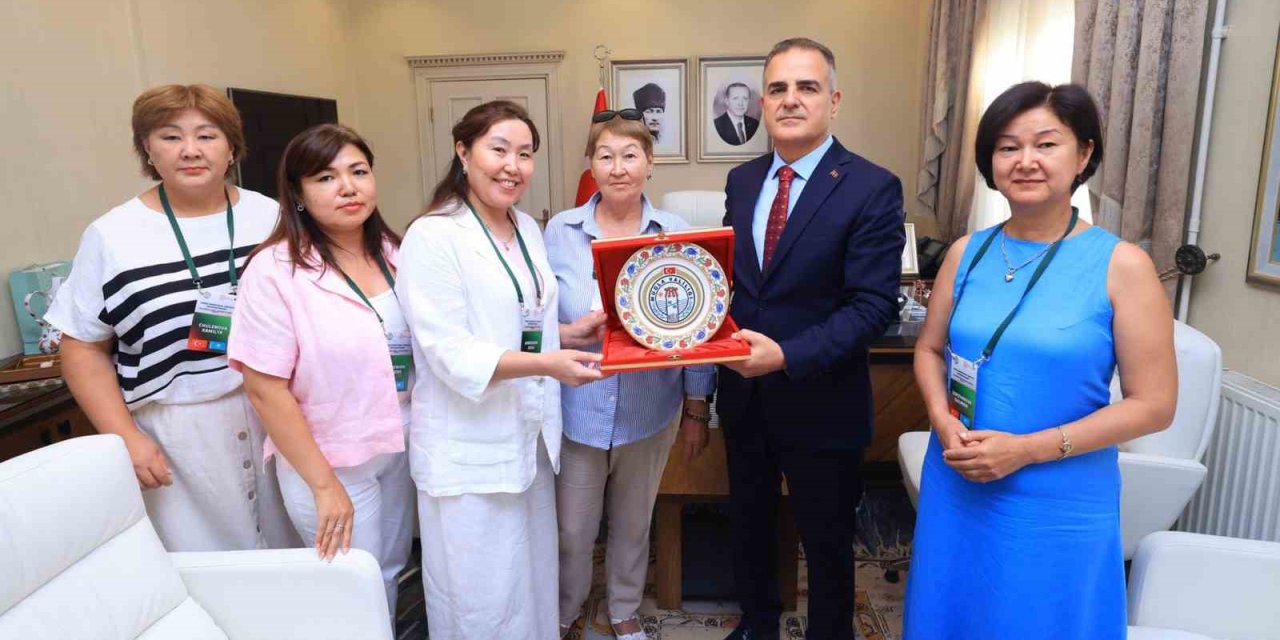 Kazakistanlı eğitimcilerden Muğla Valisi Akbıyık’a ziyaret
