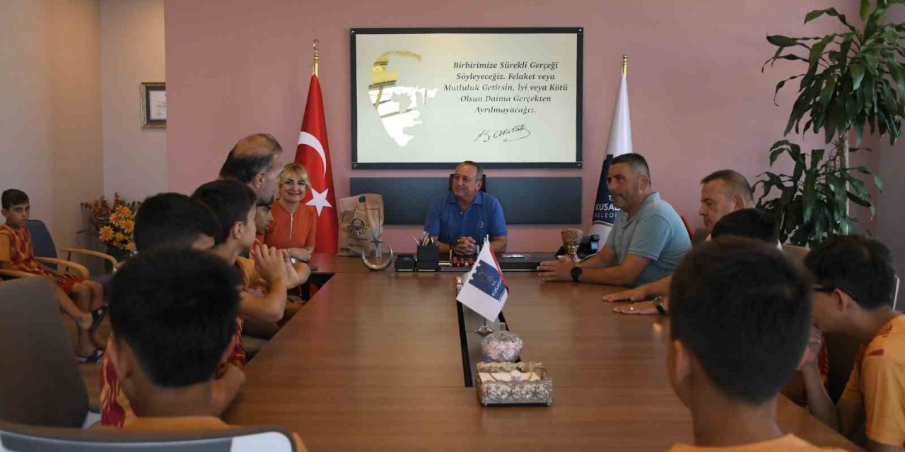 Kuşadası’nın gönül köprüsü 9 yıldır çocukları buluşturuyor