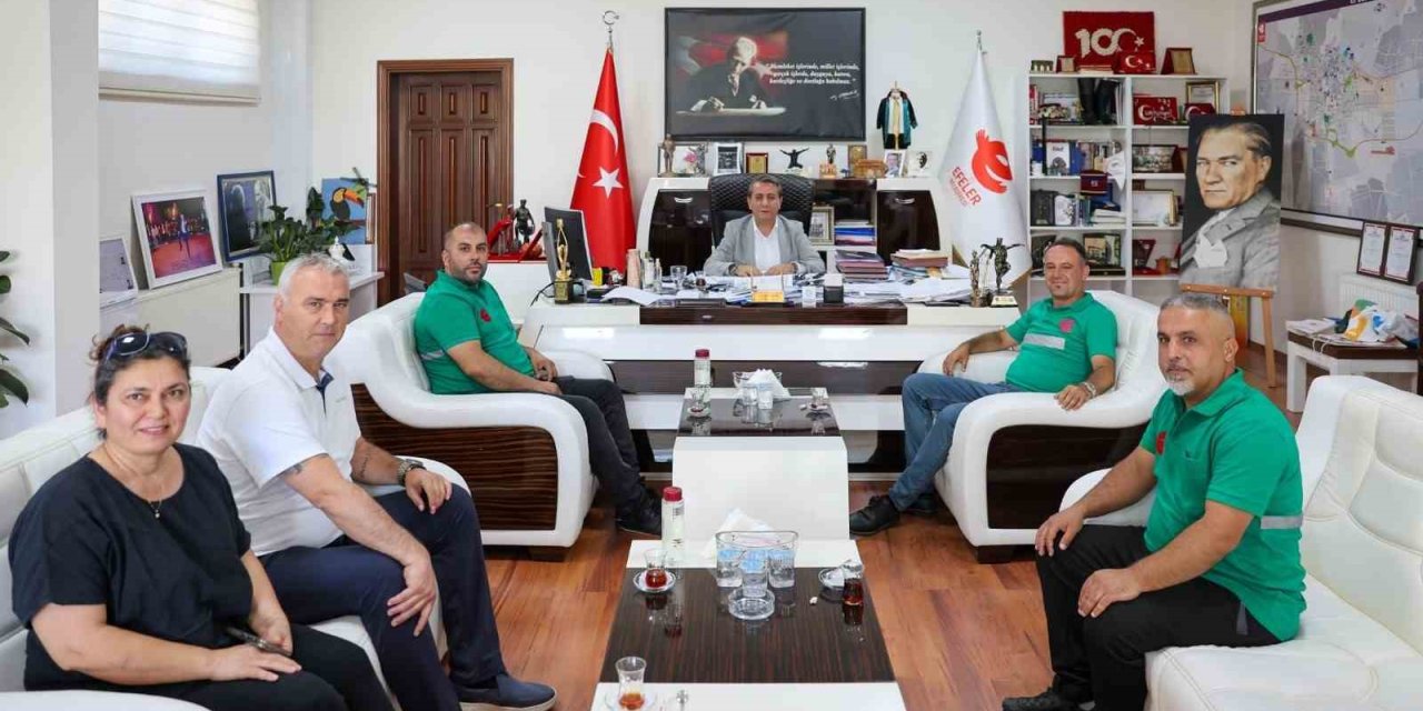 Efeler’de hayat kurtaran belediye personeline anlamlı ödül