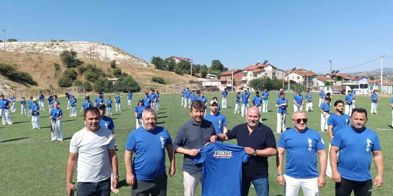 Kütahya’da Kyokushin-Kan Türkiye Yaz Gelişim Kampı sona erdi