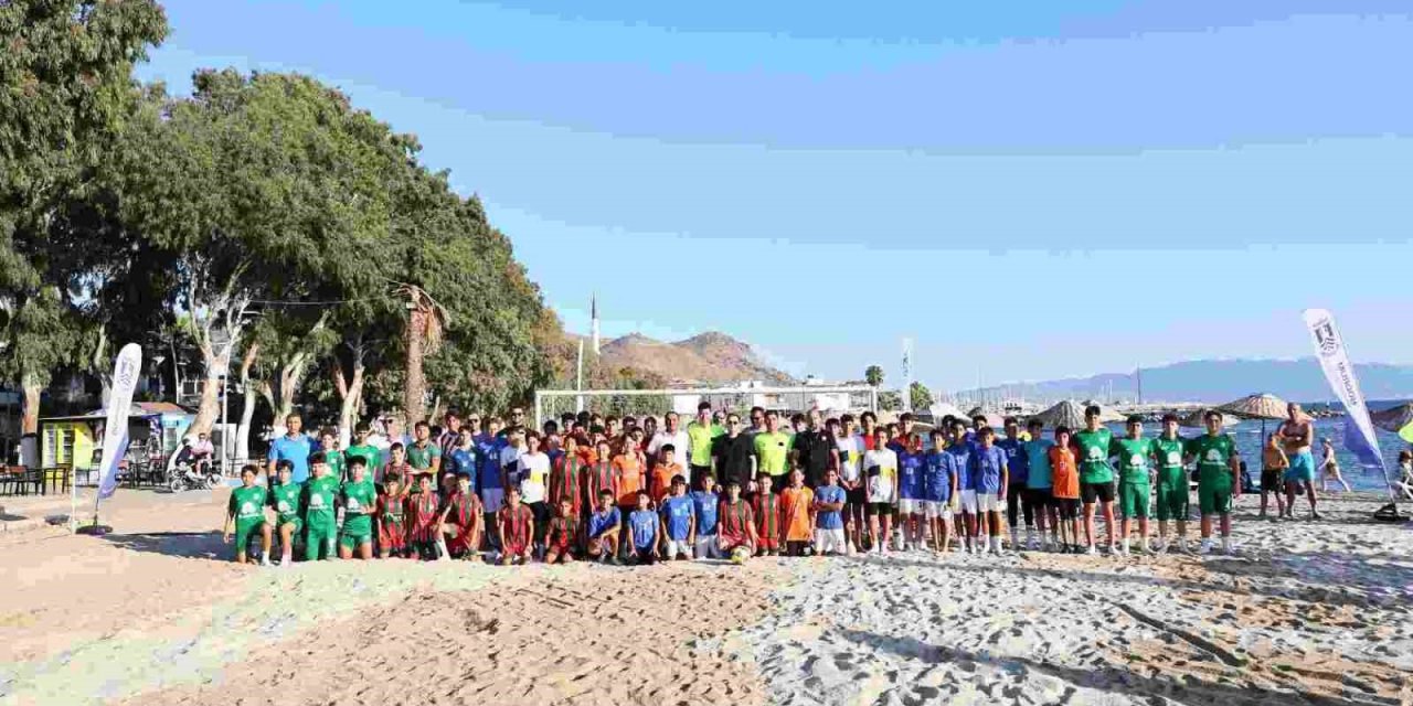 Bodrum’da 1. Günbatımı Çocuk Plaj Futbol Şenliği başladı