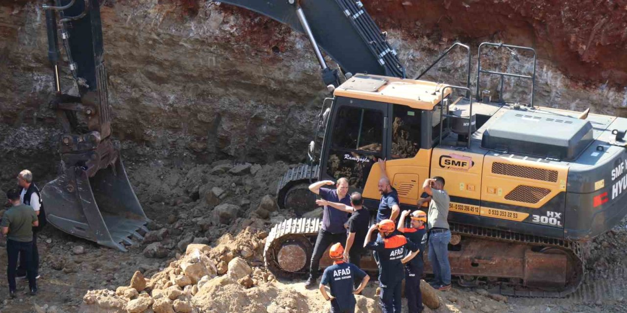 İnşaat kazısında göçük altında kalan kepçe operatörü hayatını kaybetti