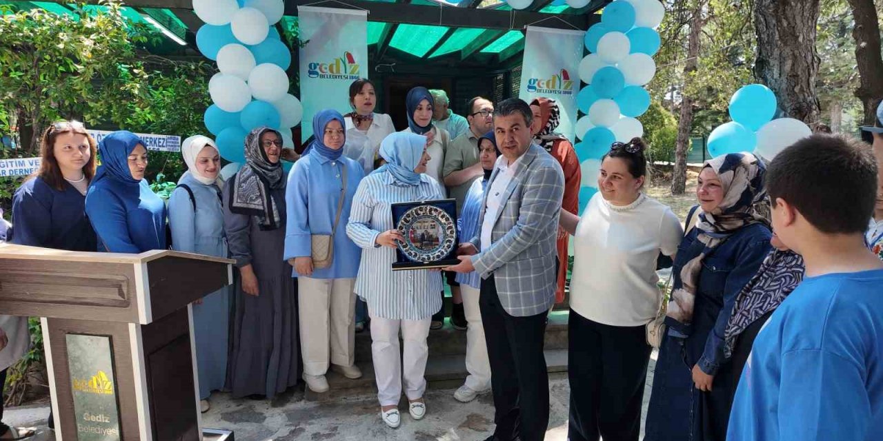 Gediz’de engelli bireyler için yeniden tasarlanan engelsiz yaşam merkezi açıldı