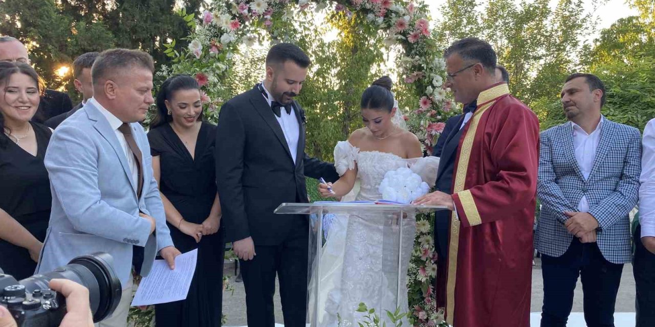 Başkan Öküzcüoğlu’nun en mutlu imzası