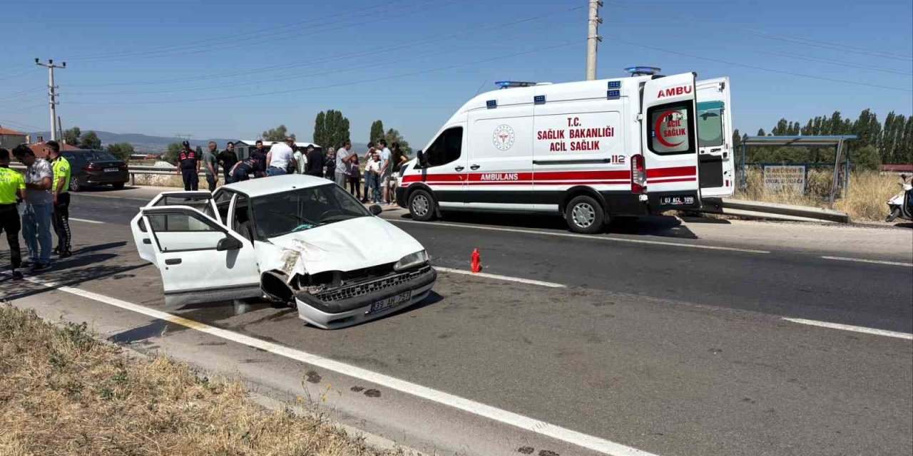 Bariyerlere çarpan otomobilde 6 kişi yaralandı