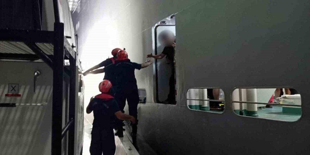 Araştırma gemisinde yaralanan vatandaşa tıbbi tahliye