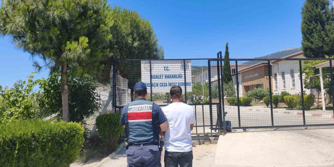 Hırsızlıktan 8 yıl cezası bulunan firari Kuşadası’nda yakalandı