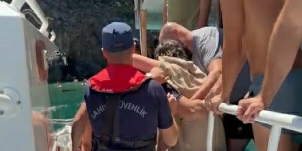 Gezi teknesinde rahatsızlanan çocuğa sahil güvenlik yardımı