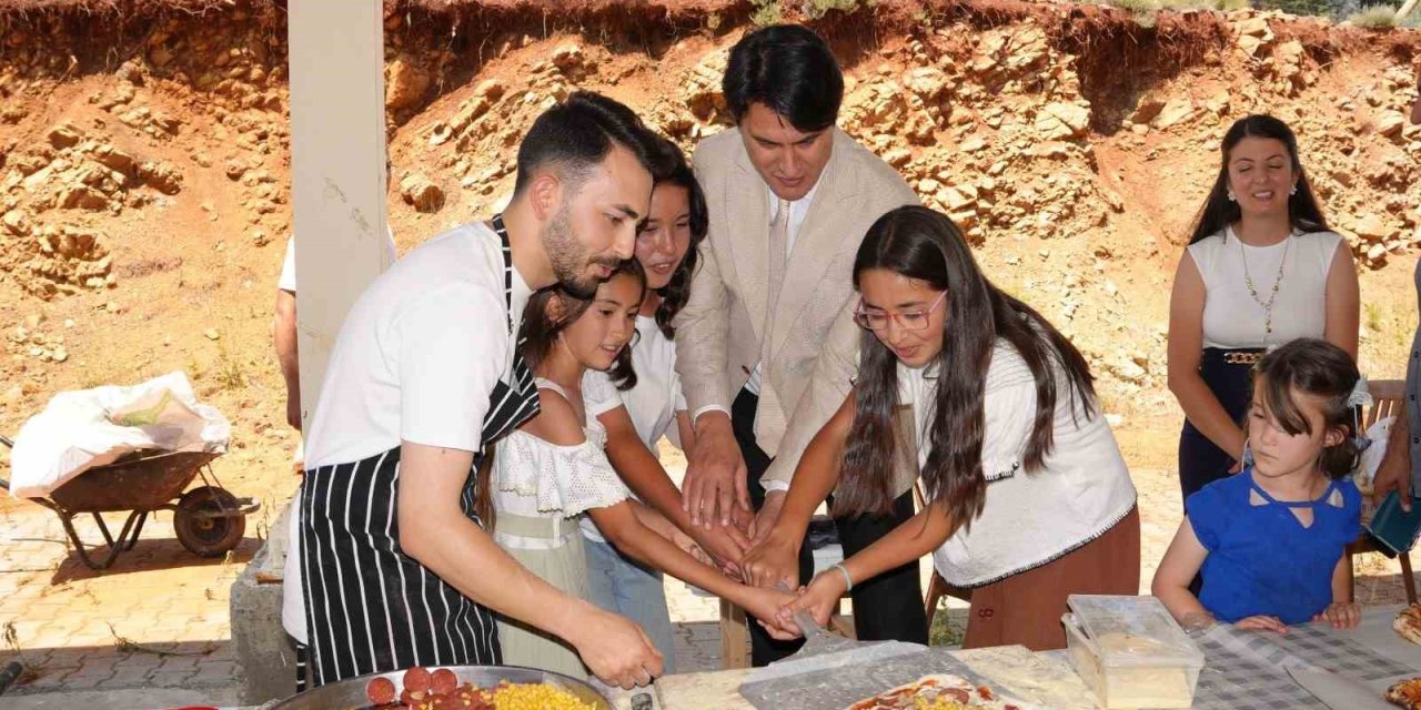Köyceğiz’de "Her Çocuğa Bir Dilim Mutluluk" projesi hayata geçirildi