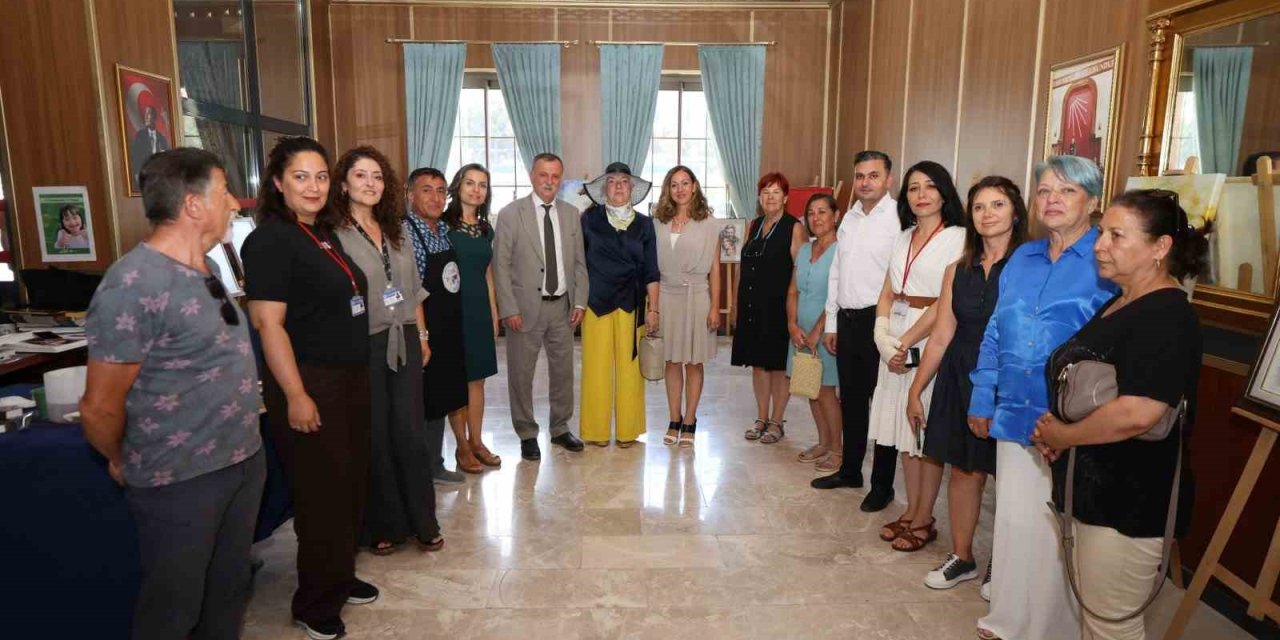 Renklerin suyla dansı sanatseverlerle buluştu