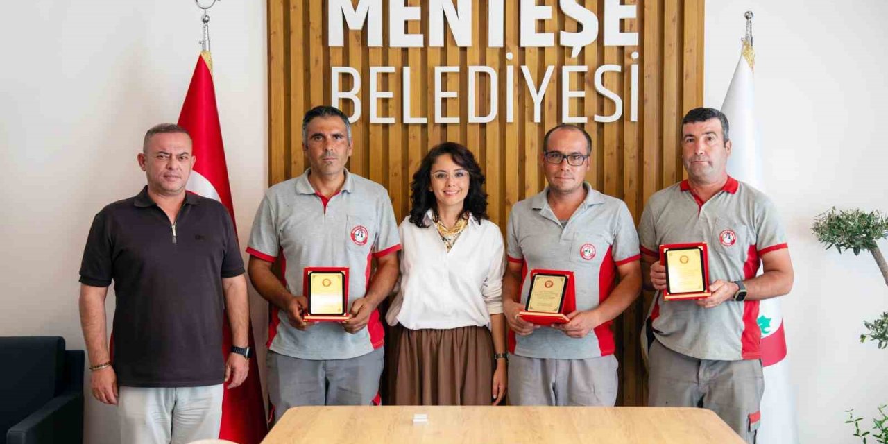 Buldukları çantayı sahibine teslim eden personele Başkan Köksal Aras’tan özendirme primi