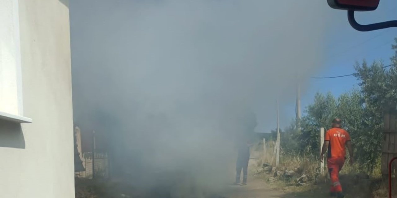 Anız ateşi felakete dönüşmeden söndürüldü