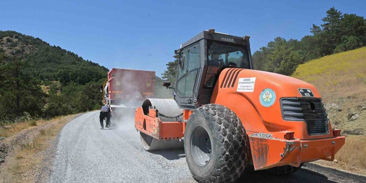 Gördes’in kritik yolunda asfalt mesaisi başladı