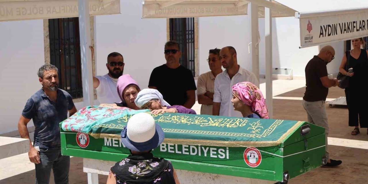 Muğla’da hayatını kaybeden kadının tabutunu kadınlar taşıdı