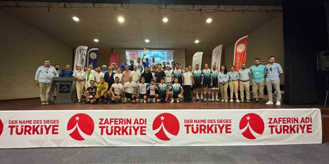 Marmaris’te 15 Temmuz Şehitleri Anma Programı bisiklet yarışı kazananları ödüllerini aldı